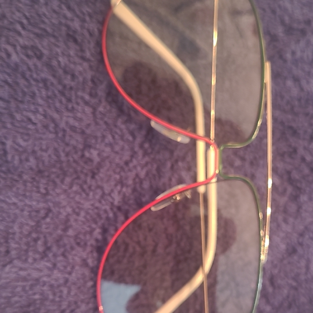 Gucci Red and Green Sunglasses. Comes With Sunglass Case.